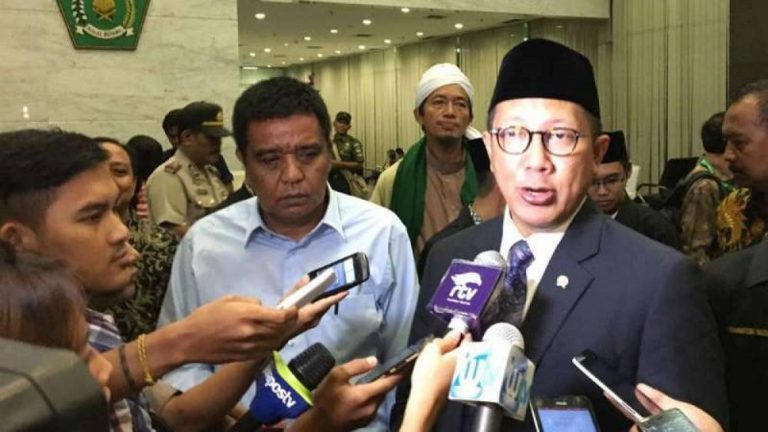 Menteri Agama Siapkan Aturan Potong Gaji Untuk Zakat Bagi PNS Muslim